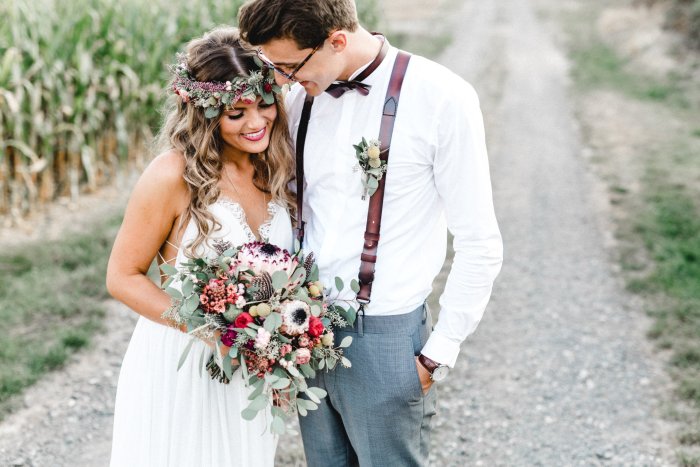 Свадебные костюмы для жениха и невесты