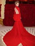 Звезды в красных платьях на Met Gala 2018