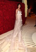 Селена Гомес на Met Gala 2018 в платье Coach