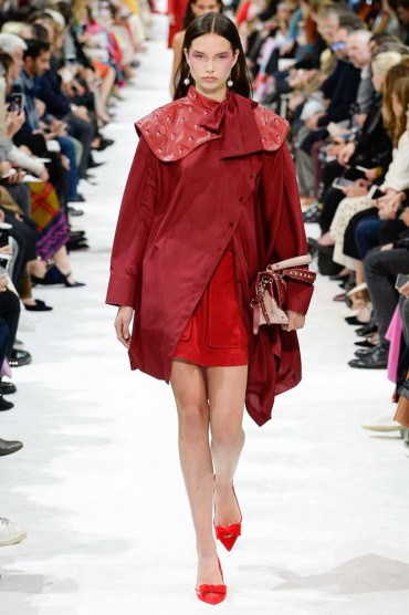 Valentino READY-TO-WEAR 2018 фото с показа на Неделе моды в Париже