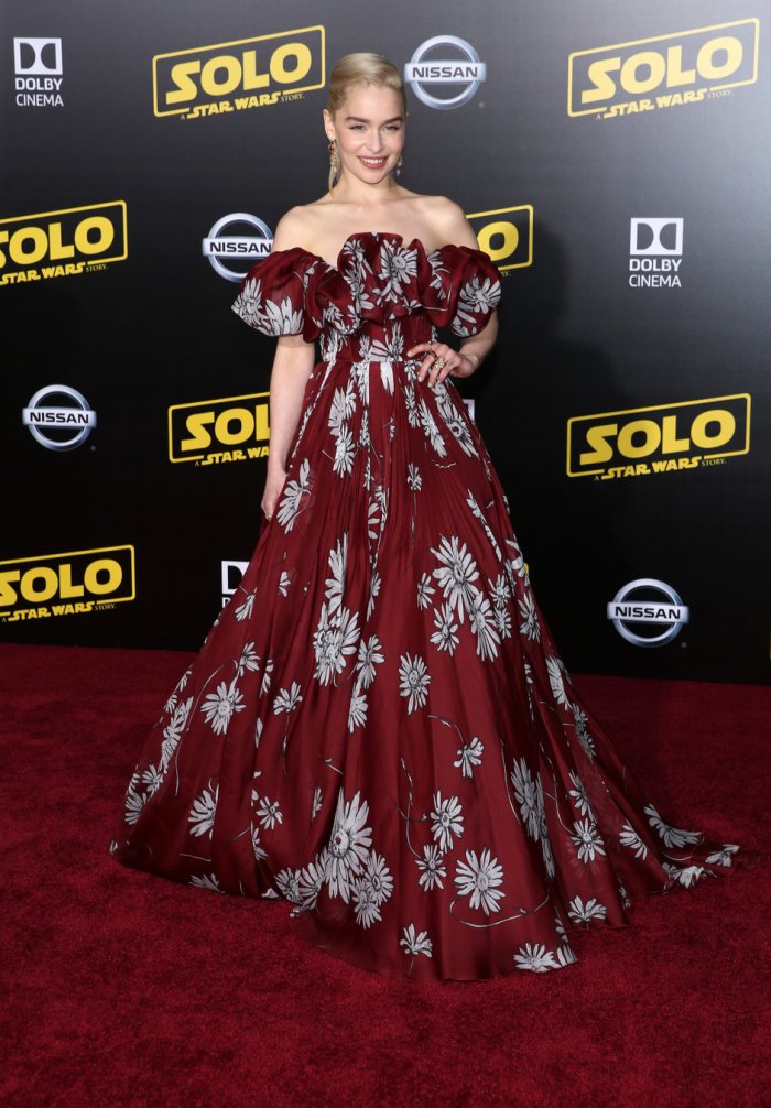 Эмилия Кларк в Valentino на премьере фильма «Хан Соло: Звездные войны. Истории»