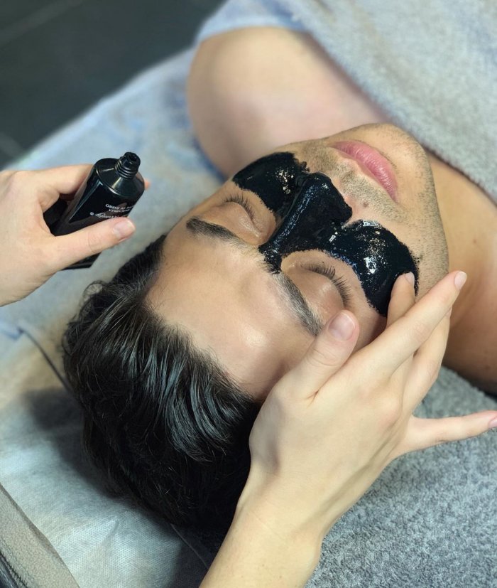 Мужской цветной маникюр