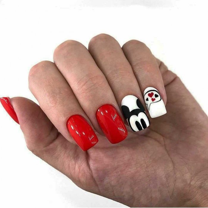 Ногти с Микки Маусом