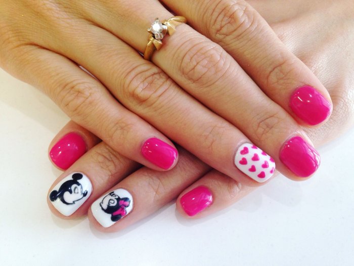 Микки Маус на ногтях