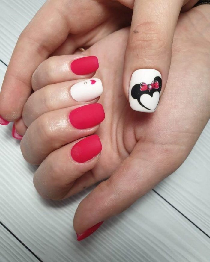 Маникюр с Микки и Минни