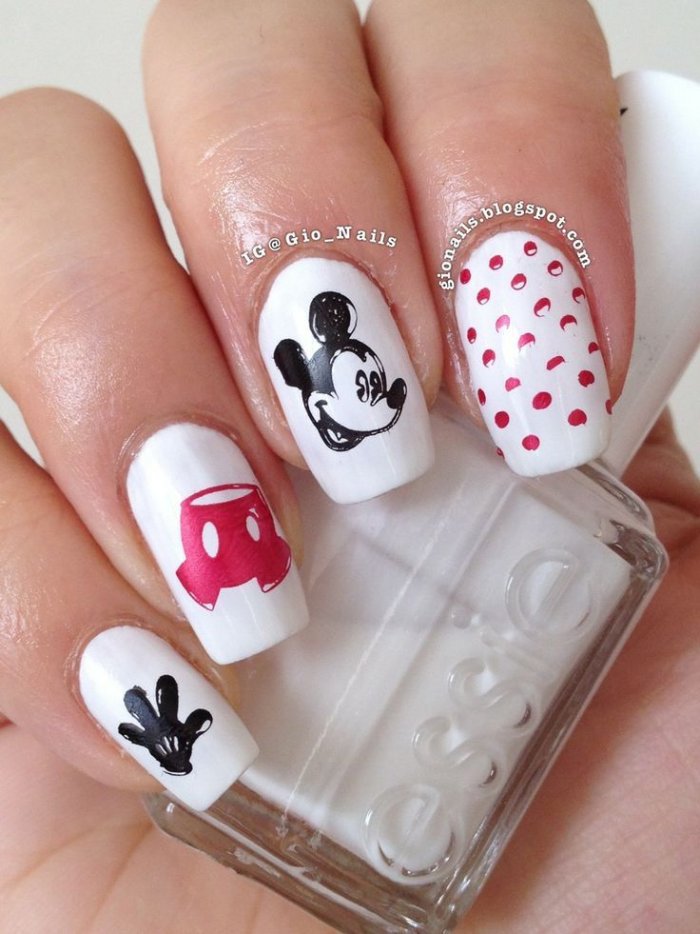 Маникюр с Микки Маусом