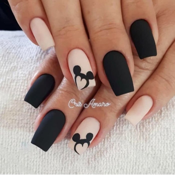 Маникюр Микки Маус