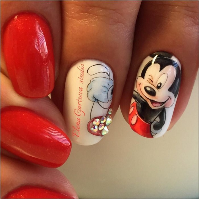 Маникюр френч с Микки Маусом