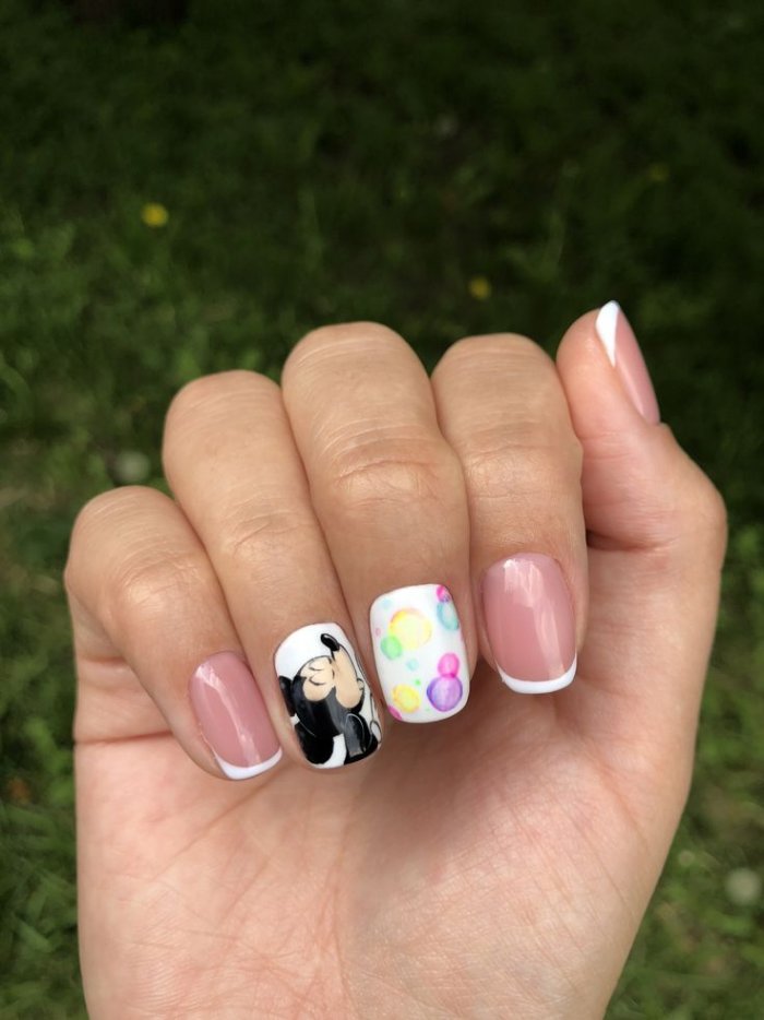 Маникюр с Микки и Минни