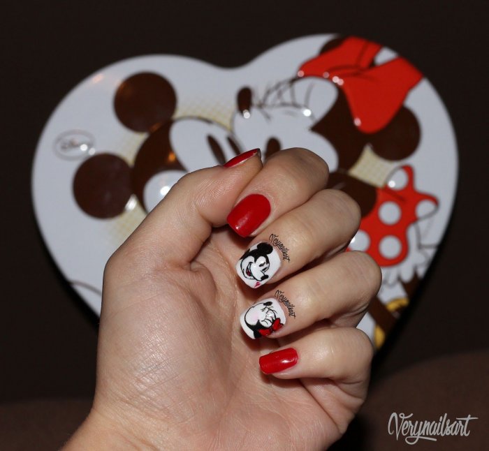 Маникюр с Микки и Минни