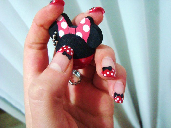 Маникюр Минни Маус