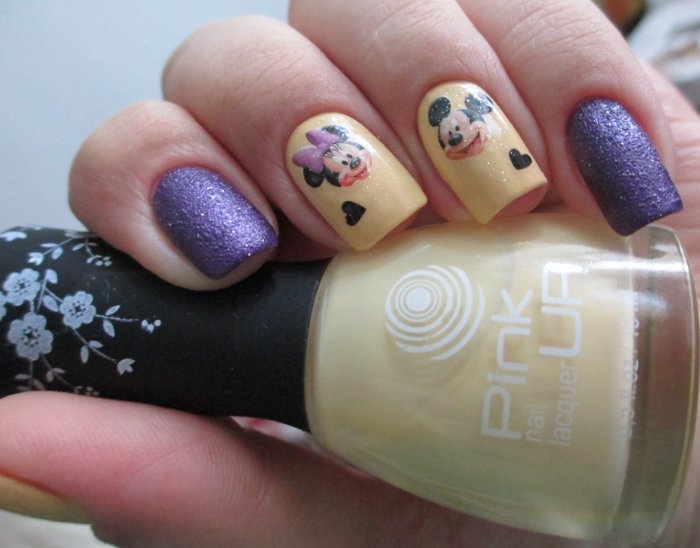 Маникюр Минни Маус