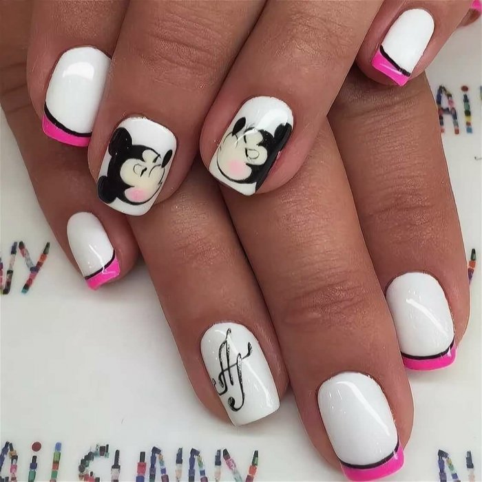 Микки Маус на ногтях