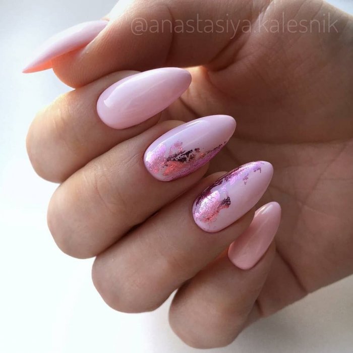 Цветочный маникюр на коротких ногтях