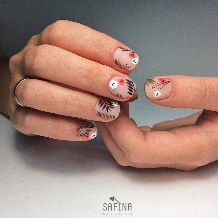 Красивые яркие ногти