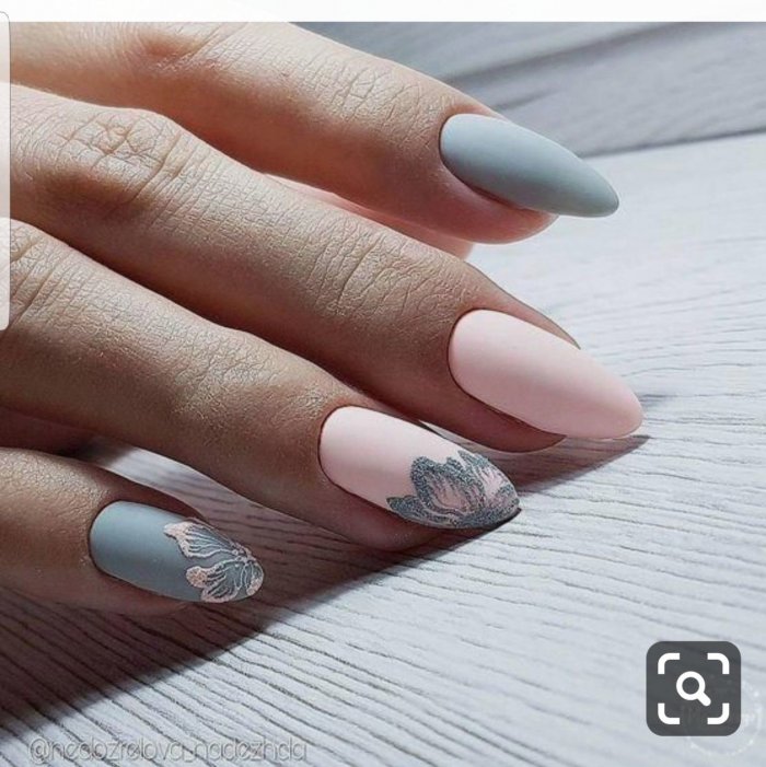 Маникюр фиолетовый с белым