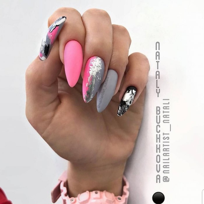 Маникюр с цветами