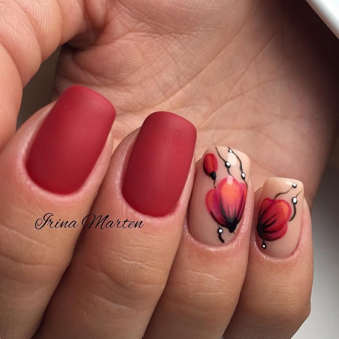 Модный маникюр красного цвета