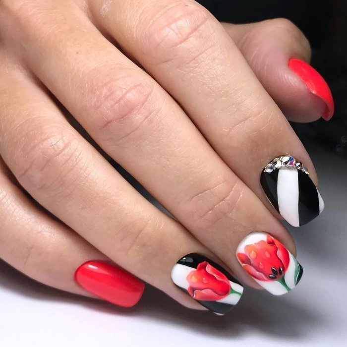 Красный маникюр