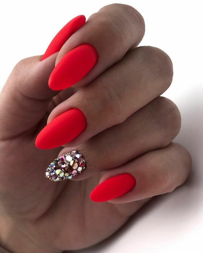 Маникюр на короткие ногти 2020 красный цвет