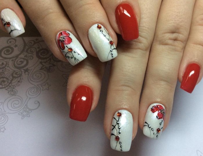 Тюльпаны на ногтях