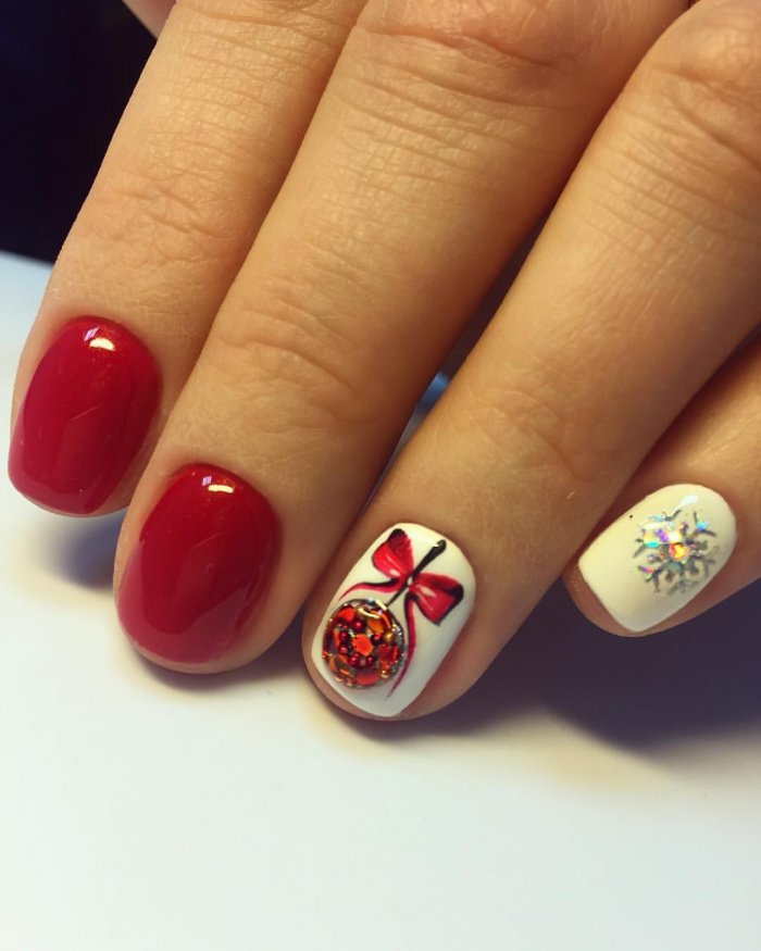 Маникюр красный с персиковым