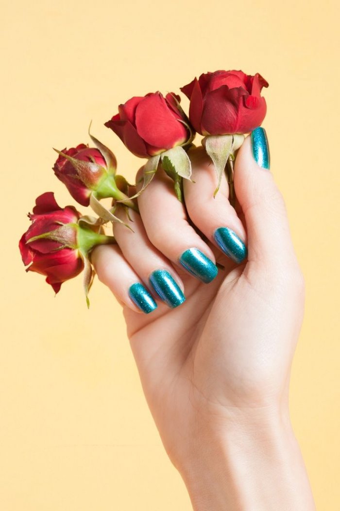 Маникюр с цветами