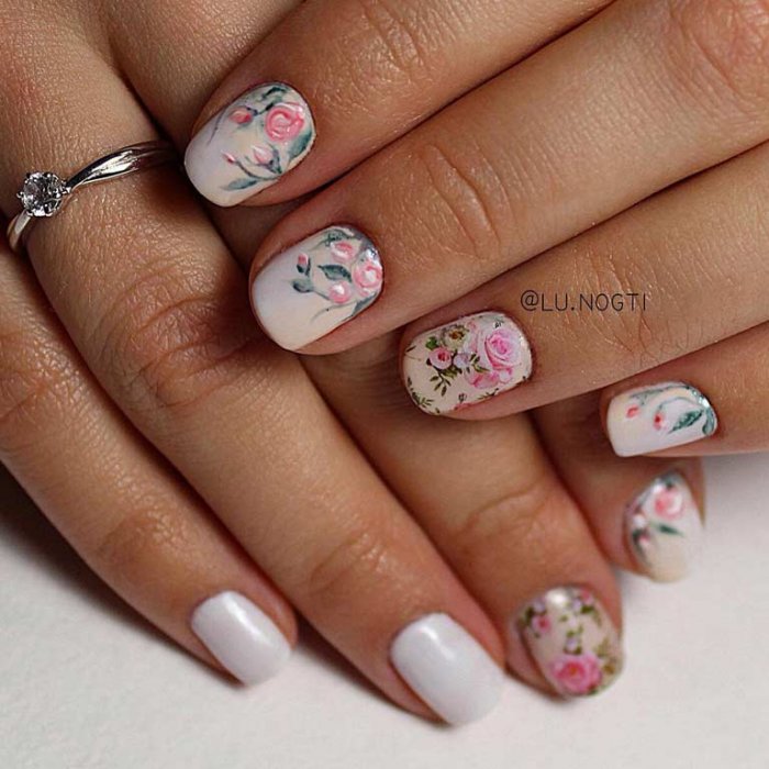 Маникюр с тюльпанами