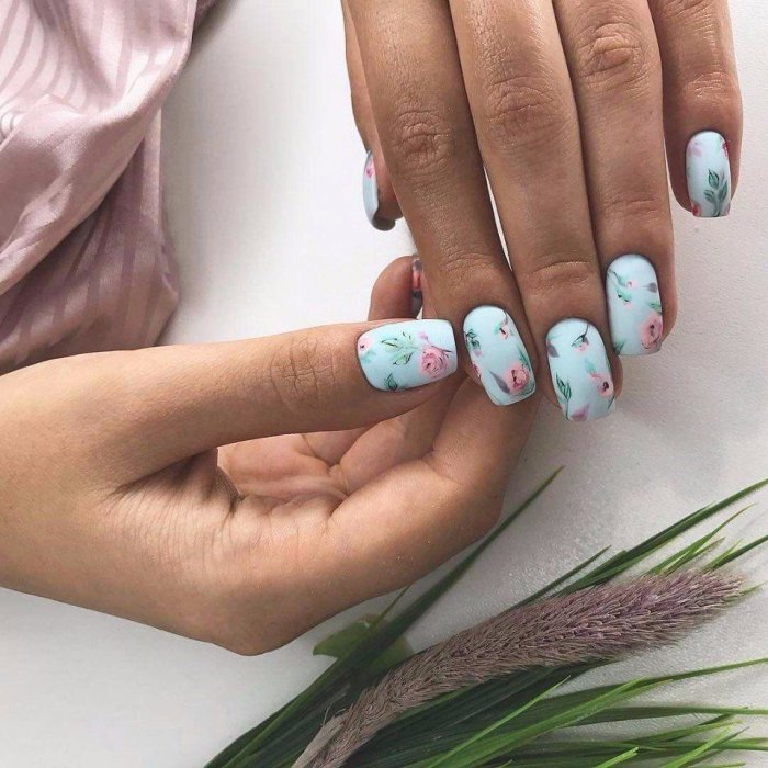 Маникюр розы на ногтях