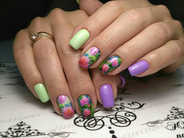 Маникюр на короткие ногти к 8 марту