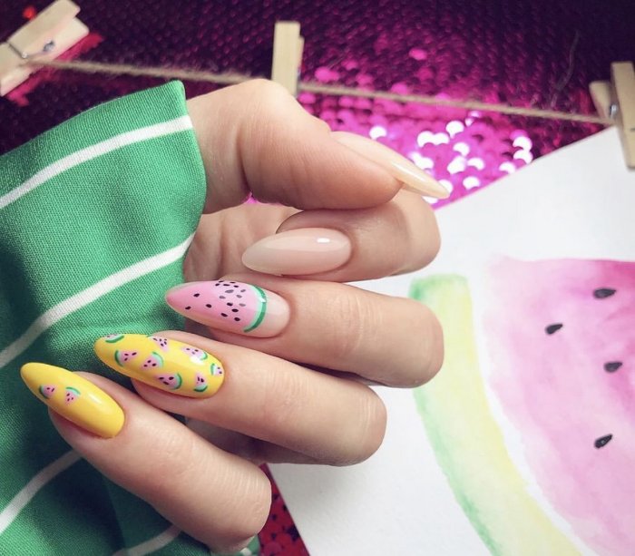 Тюльпаны на ногтях