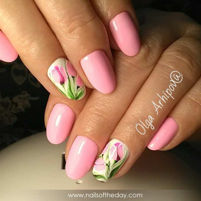 Яркий маникюр