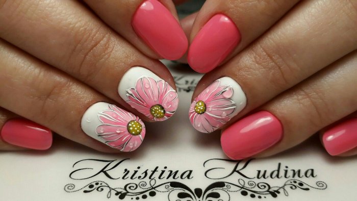 Розовый маникюр