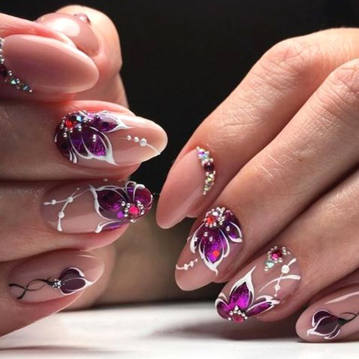 Маникюр с цветами