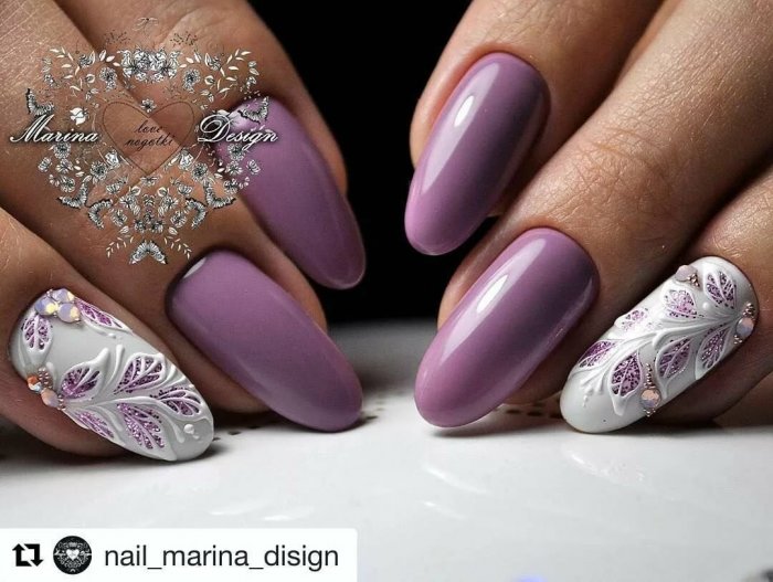 Французский маникюр с цветами