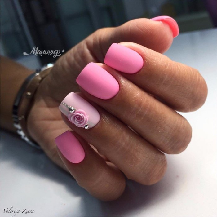 Красивый маникюр на короткие ногти цветы