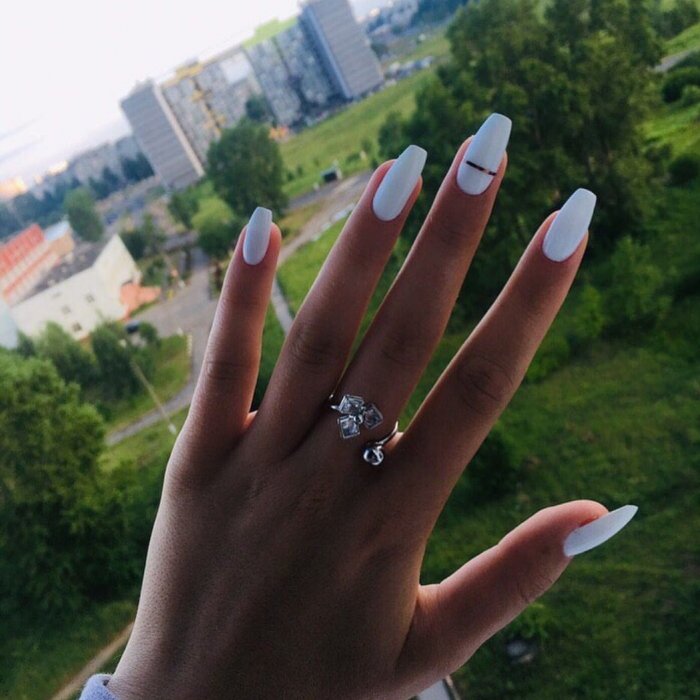 Нежный весенний маникюр на короткие ногти