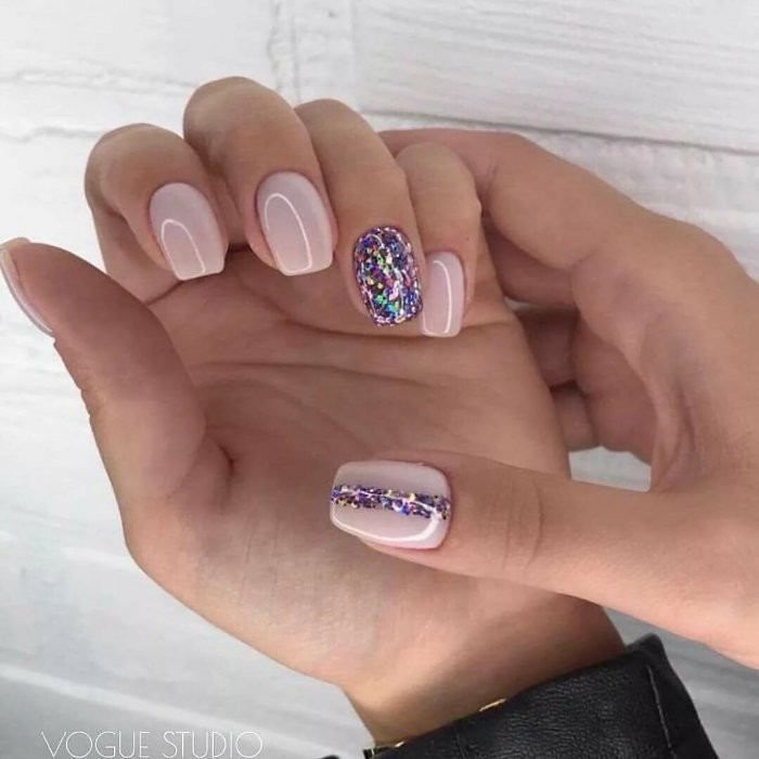 Красивый маникюр с веточкой