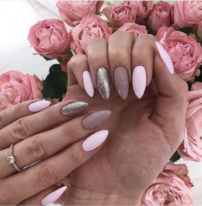 Маникюр с розами