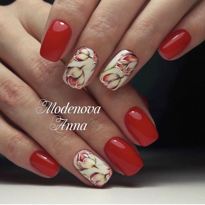 Маникюр с розами