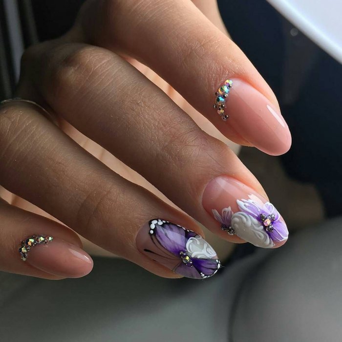 Тюльпаны на ногтях