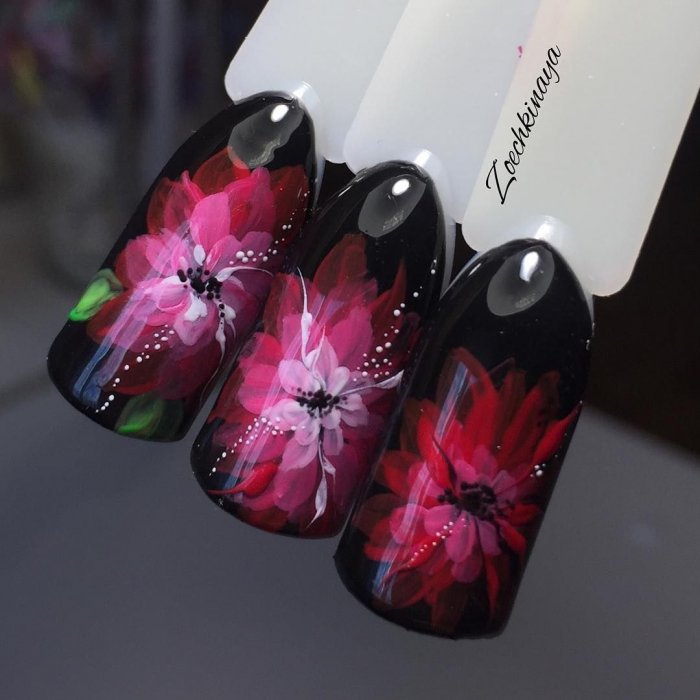 Маникюр гель лаком с цветами