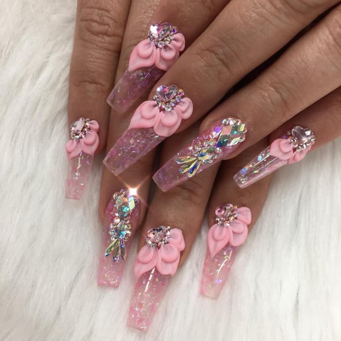 Маникюр на 8 марта