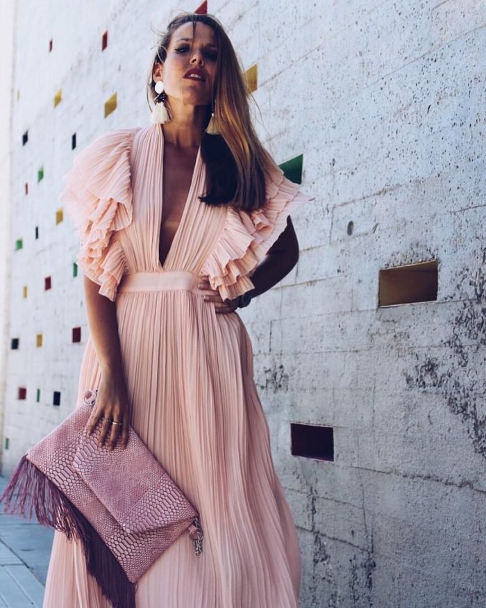 Наряд на 8 марта для женщин