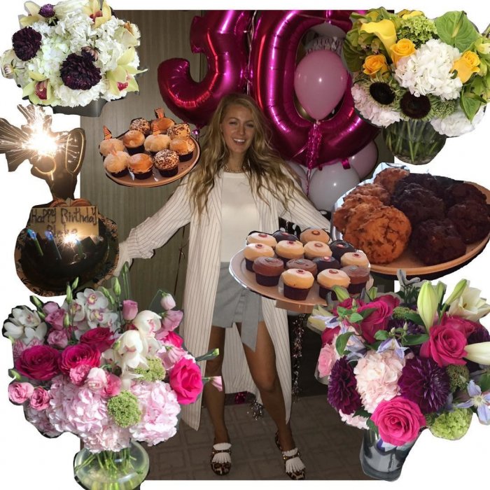 Девушка в пальто с цветами