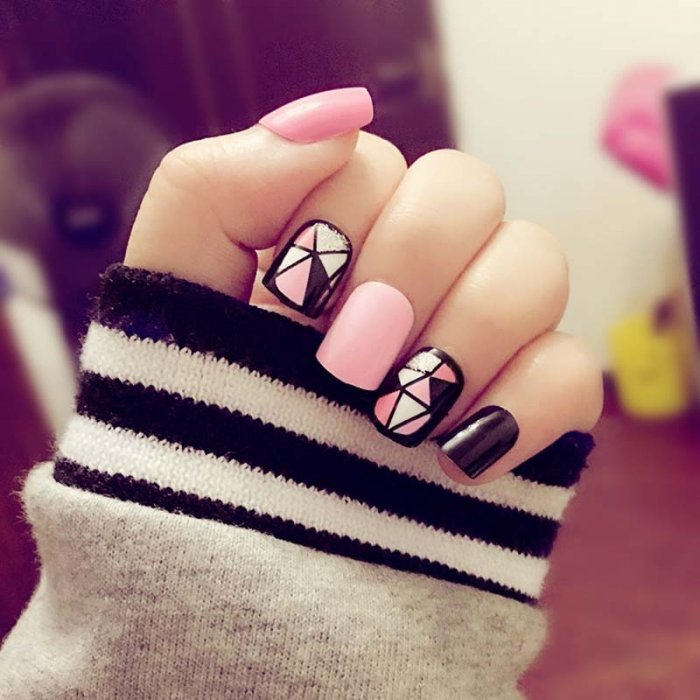 Маникюр с миньонами на короткие ногти