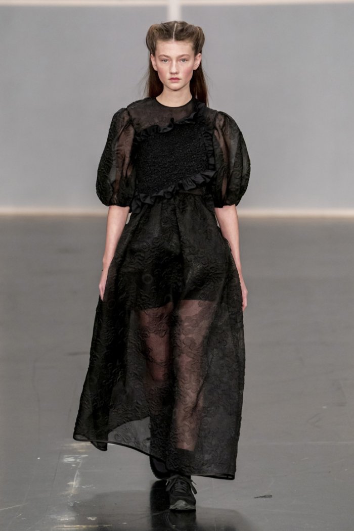 Показ Фенди осень зима 2020-2021