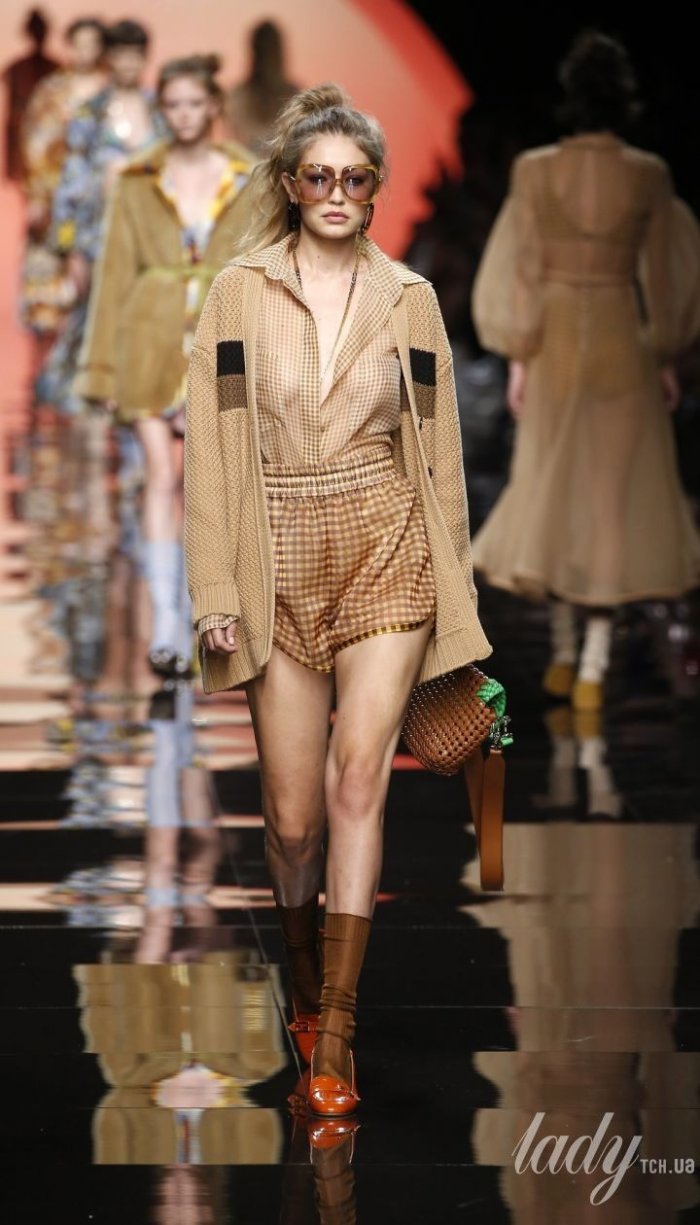 Показ Весна лето 2020 Фенди