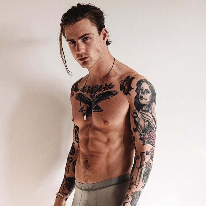 Никита Коновалов тату