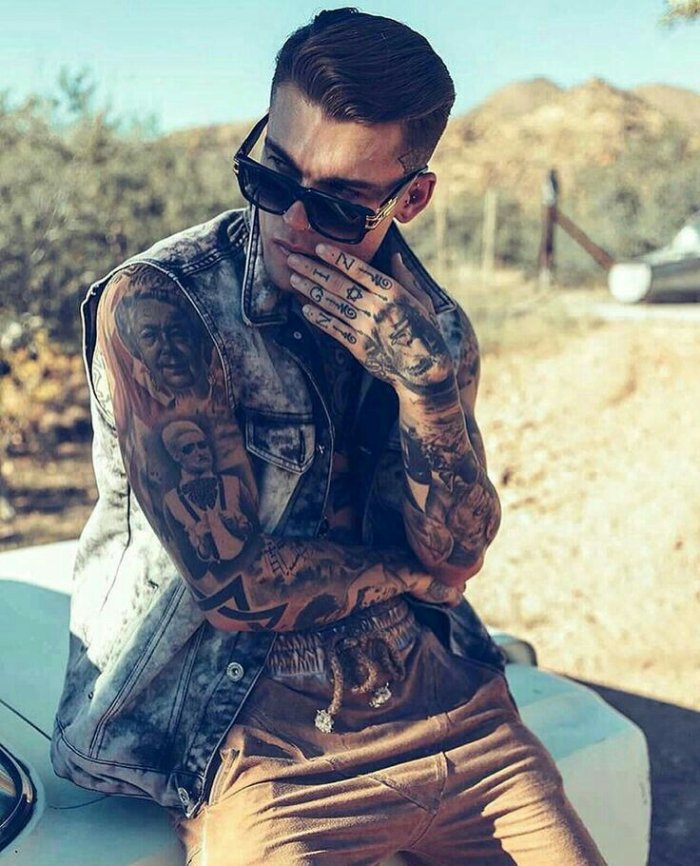 Тату на плече